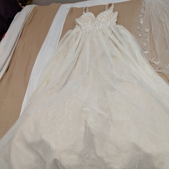 Wedding dress - Picture 5 of 6